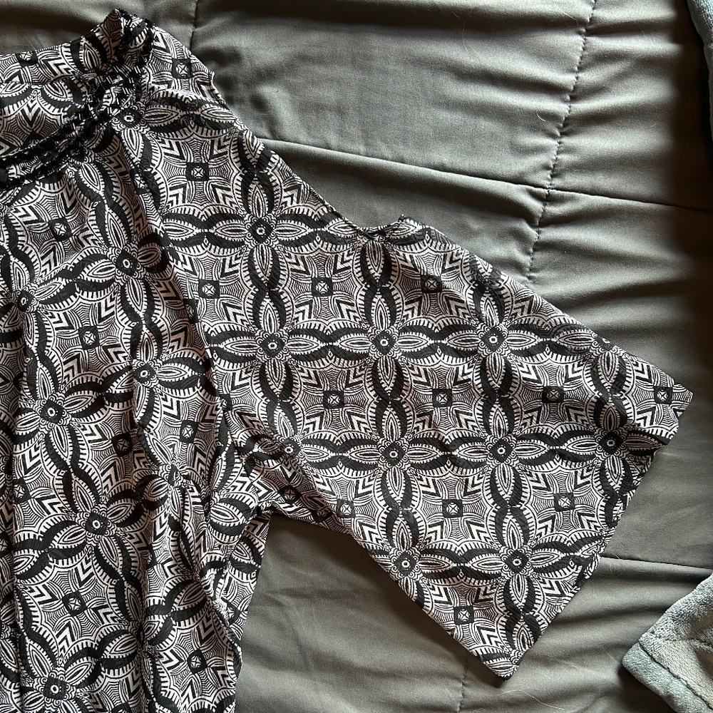 Catherine's 3XP Open Shoulder Tunic - Picture 4 of 5